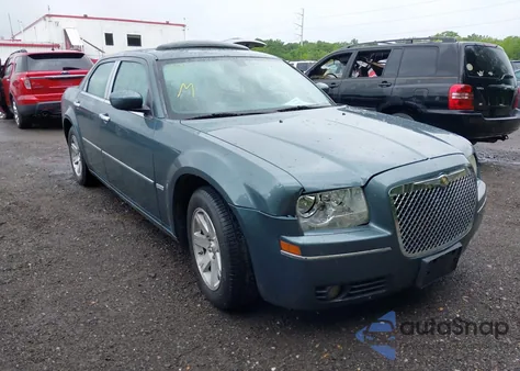 2006 Chrysler 300 Touring z USA, uszkodzony, nr VIN 2C3KA53G26H337399